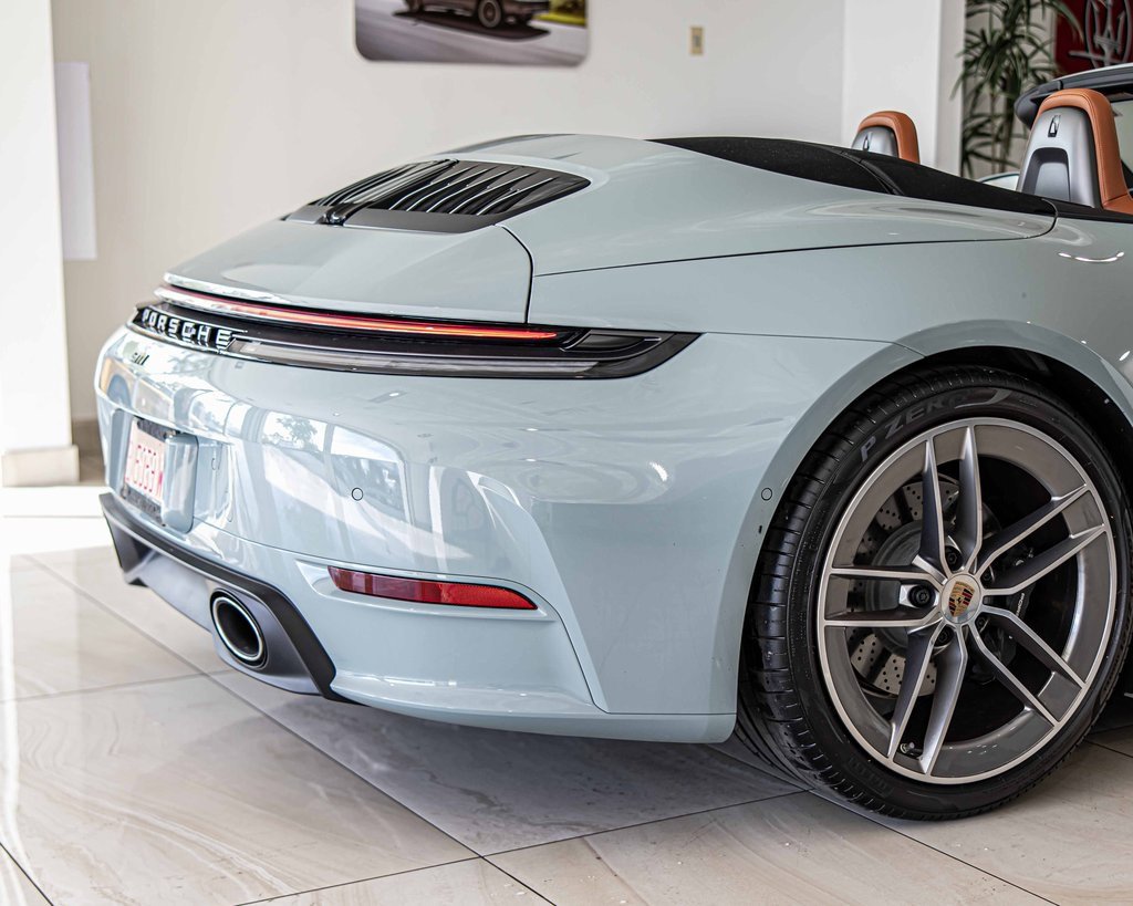 Used 2025 Porsche 911 Carrera image 13