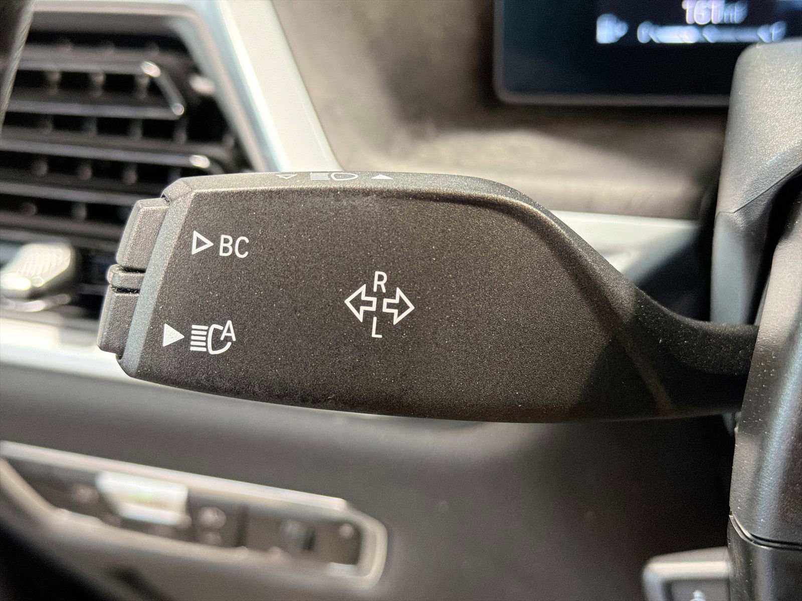 Used 2023 BMW X7 xDrive40i w/ Premium Package AWD/4WD image 33