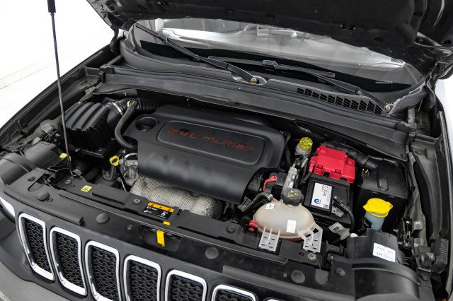 Used 2019 Jeep Renegade Latitude w/ Popular Equipment Group image 44