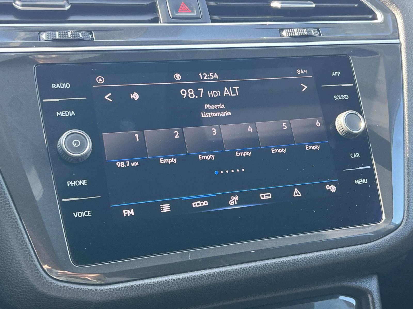 Certified 2022 Volkswagen Tiguan SE image 10