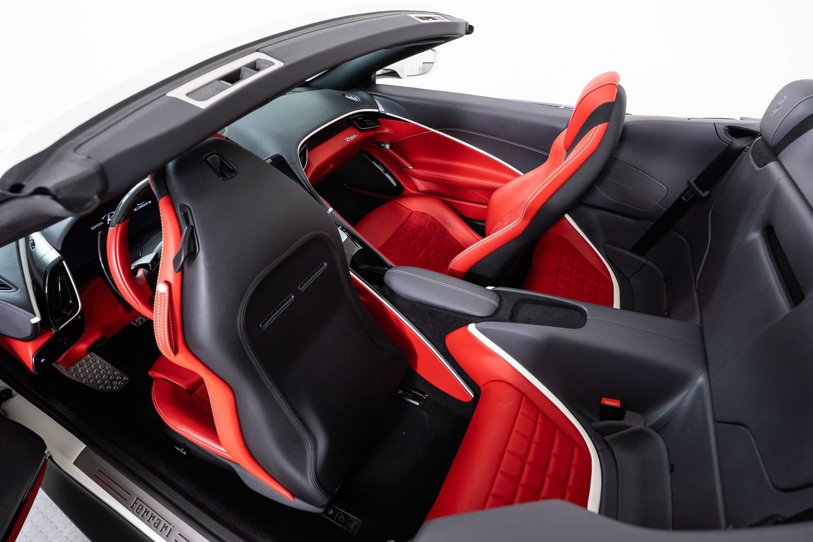 Certified 2025 Ferrari Roma Spider RWD image 30