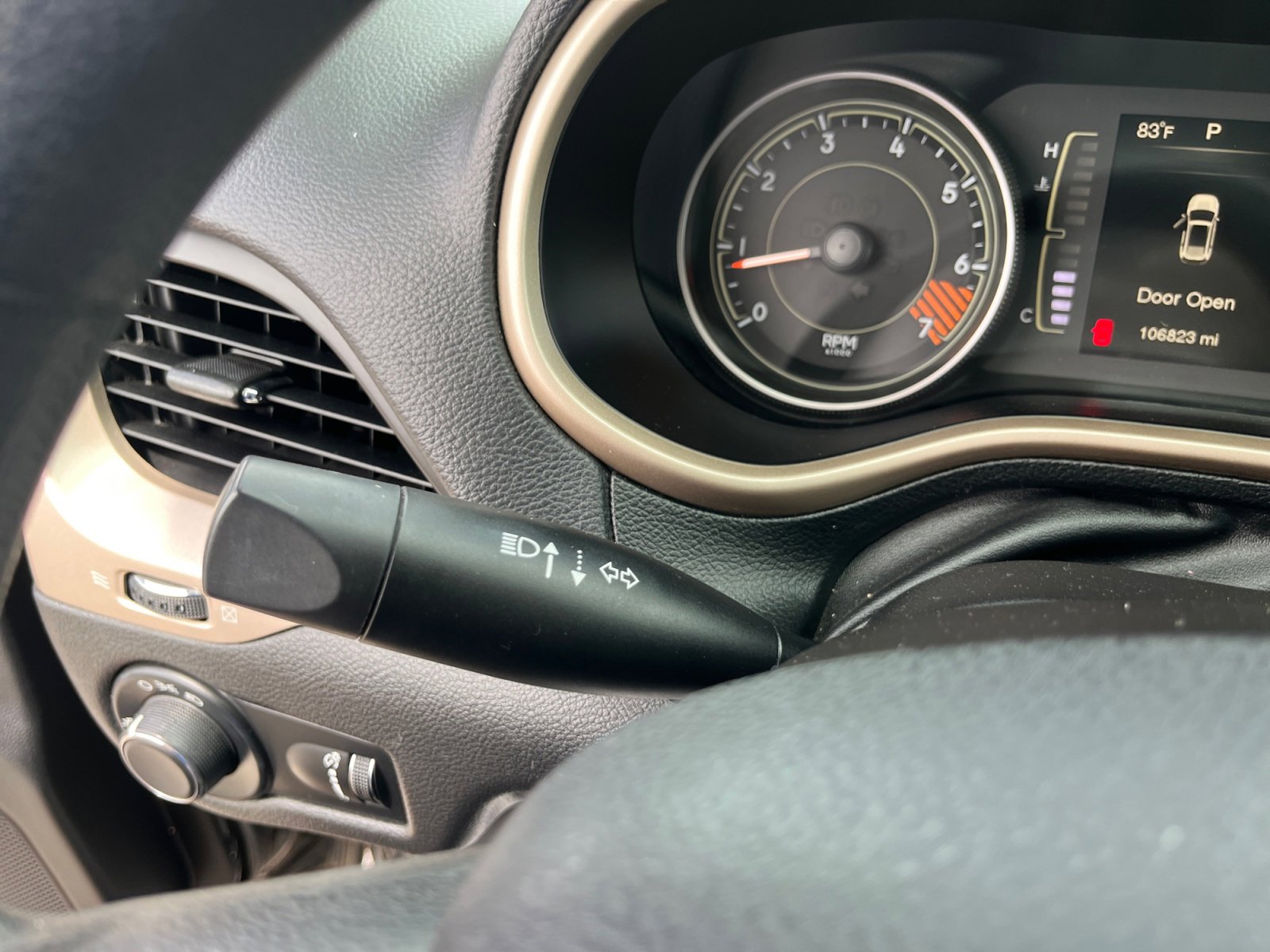 Used 2015 Jeep Cherokee Sport image 11