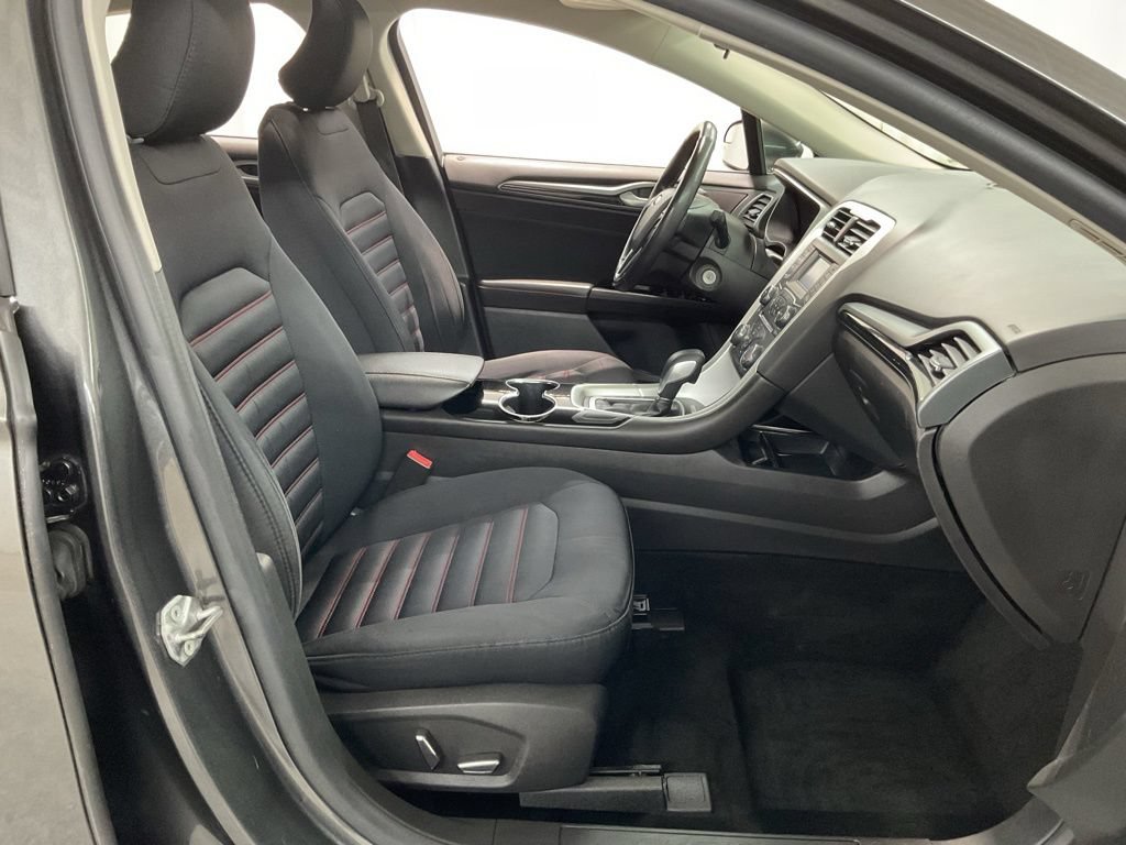Used 2015 Ford Fusion SE w/ Equipment Group 201A FWD image 27