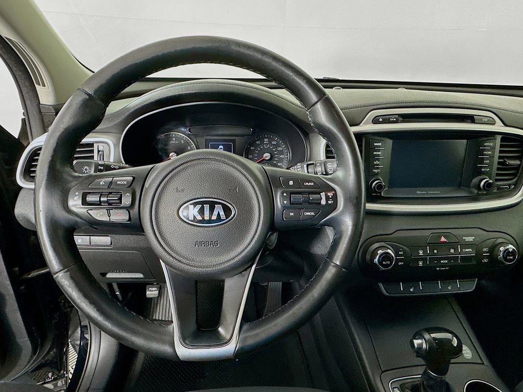 Used 2018 Kia Sorento LX image 11