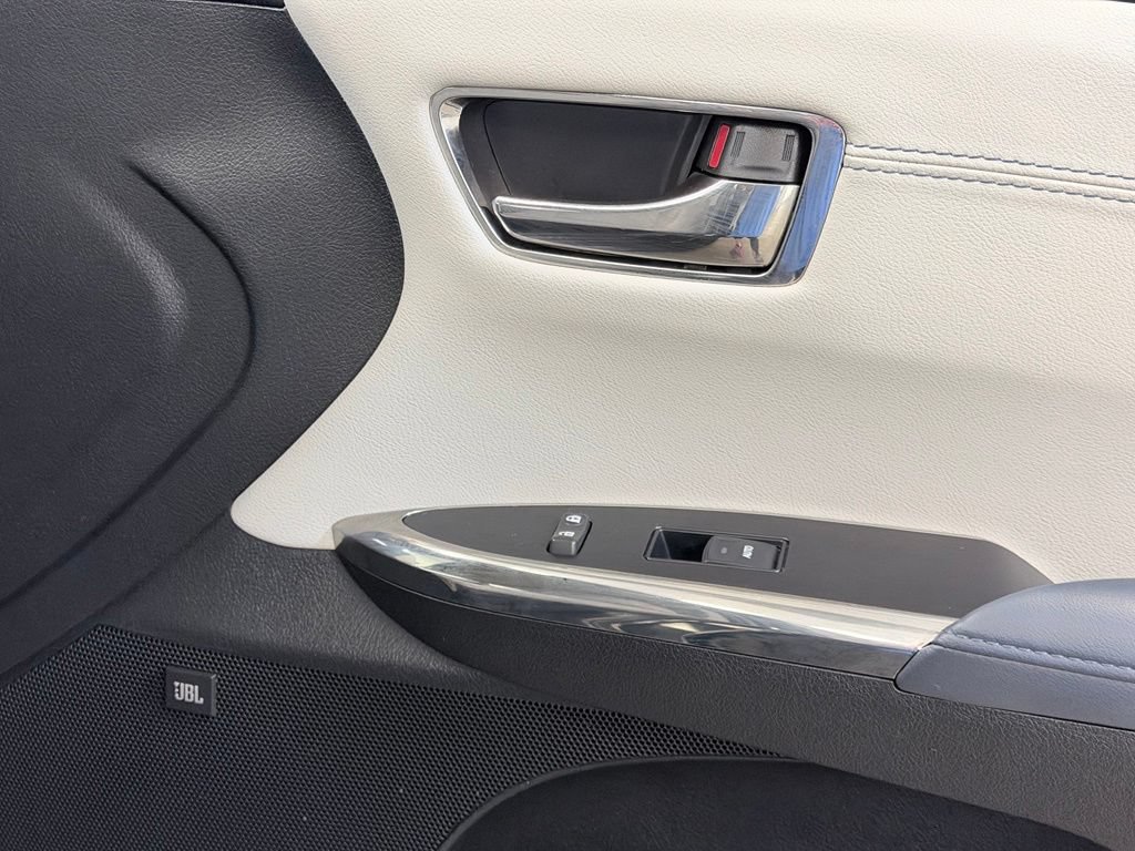 Used 2015 Toyota Avalon Limited FWD image 36