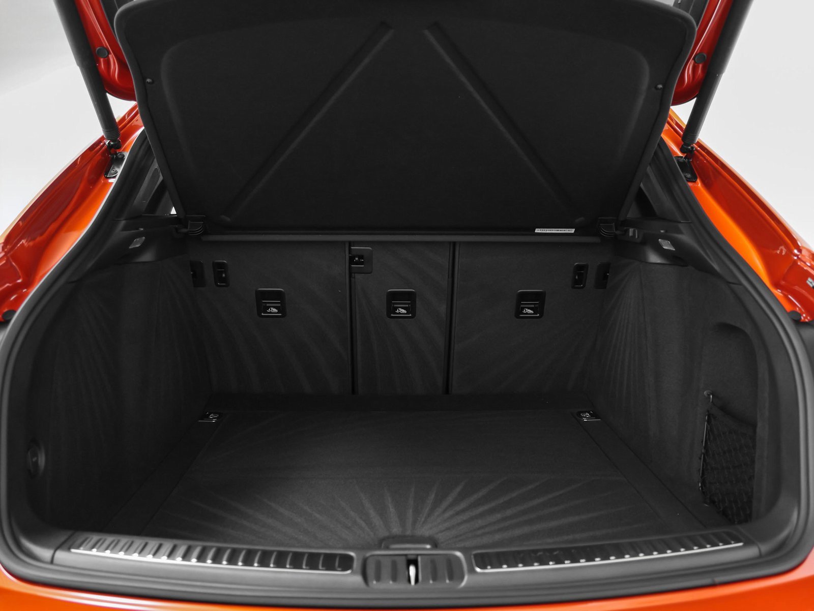 Certified 2025 Porsche Macan image 17