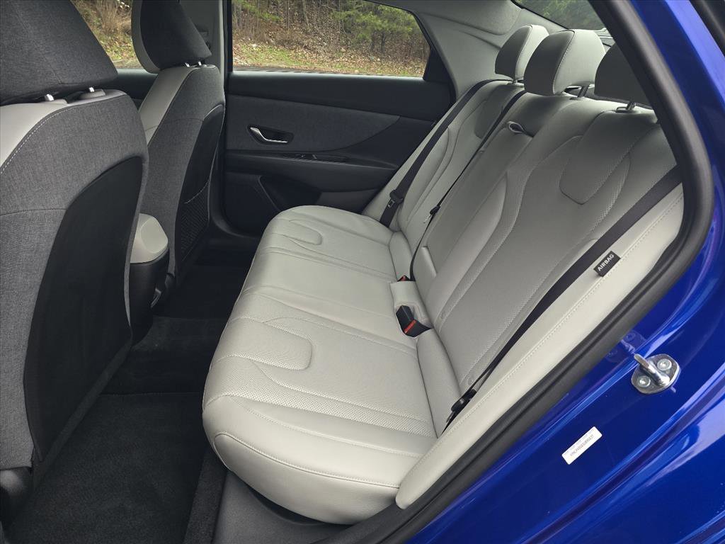Used 2025 Hyundai Elantra Limited w/ Cargo Package image 10