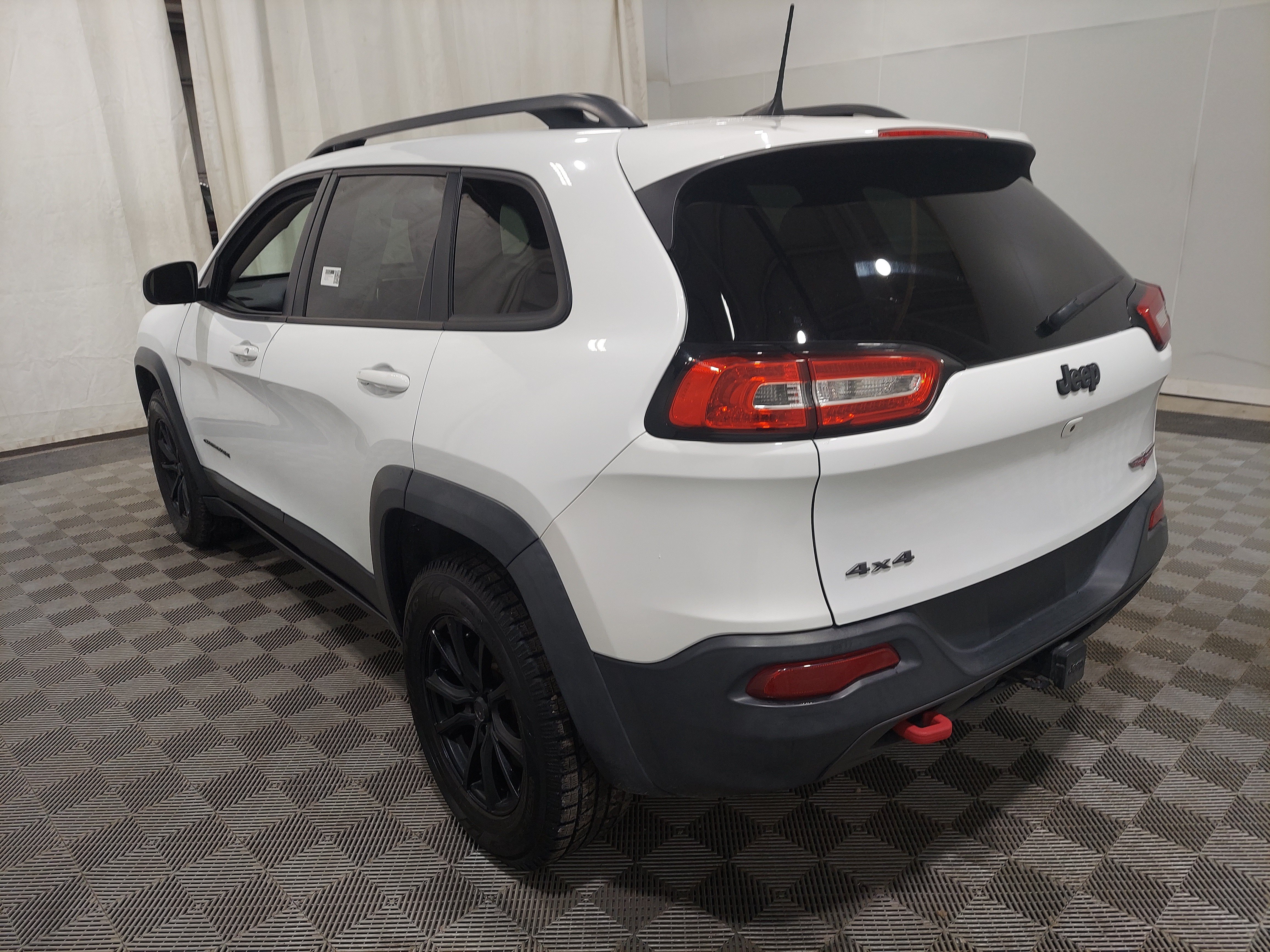 Used 2017 Jeep Cherokee Trailhawk w/ Cold Weather Group AWD/4WD image 2