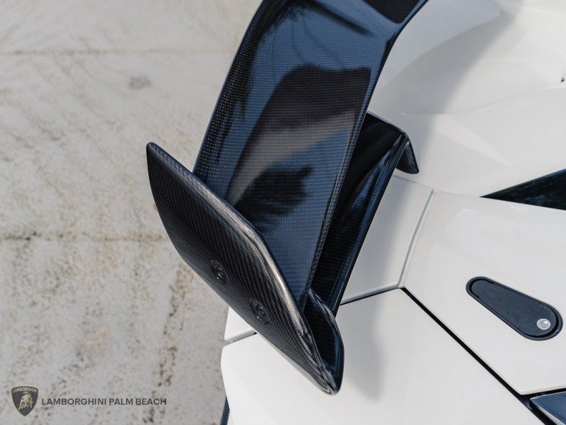 Used 2021 Lamborghini Aventador SVJ AWD/4WD image 13