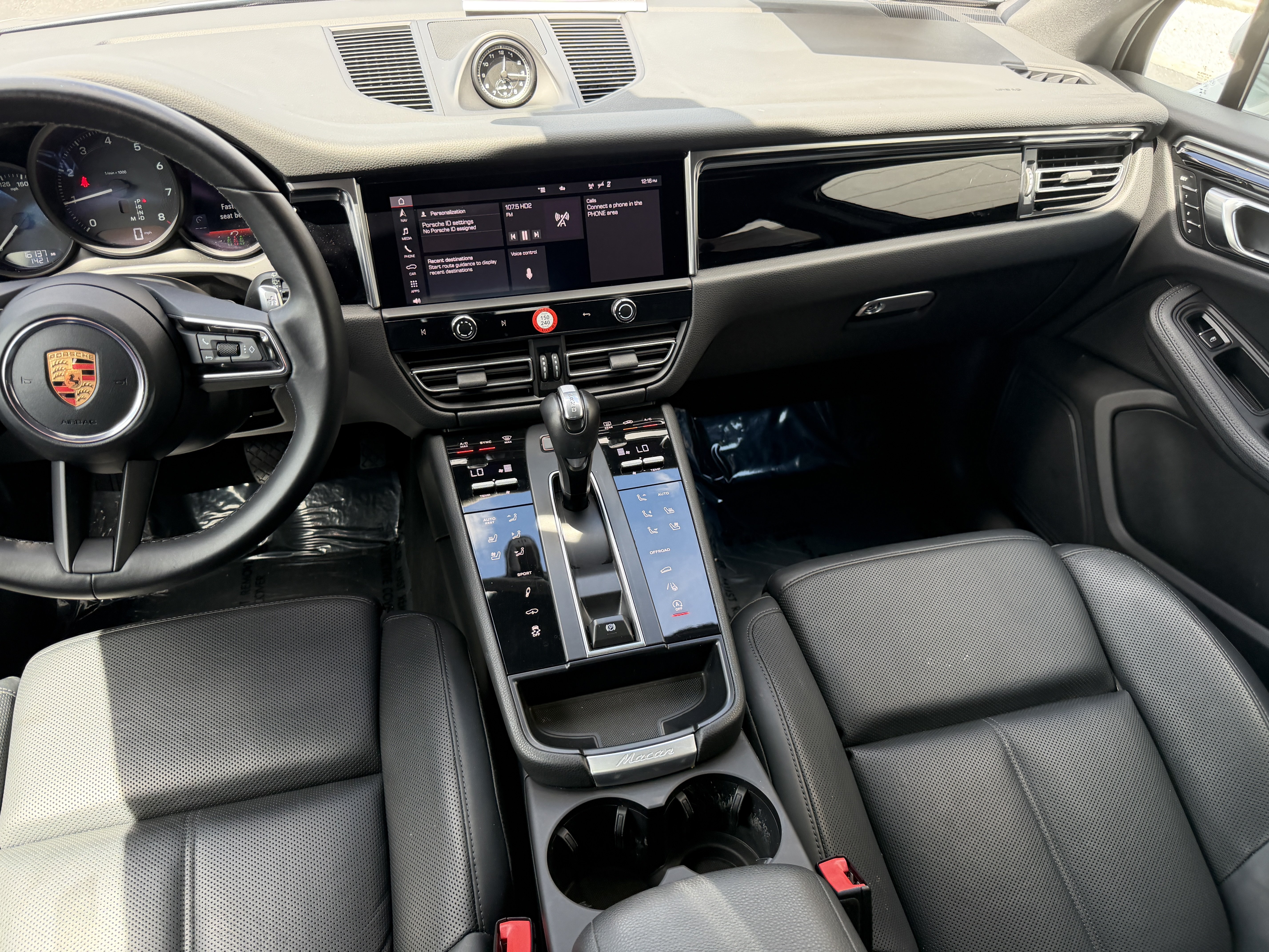 Certified 2023 Porsche Macan AWD/4WD image 14