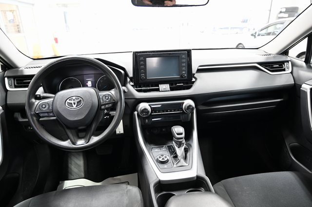 Used 2019 Toyota RAV4 LE image 12