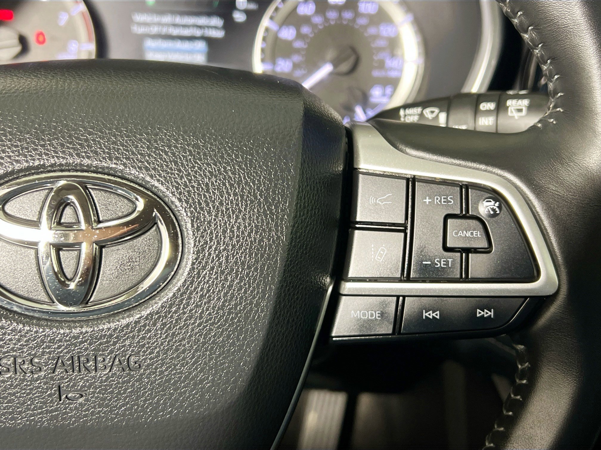 Used 2024 Toyota Highlander XLE image 19