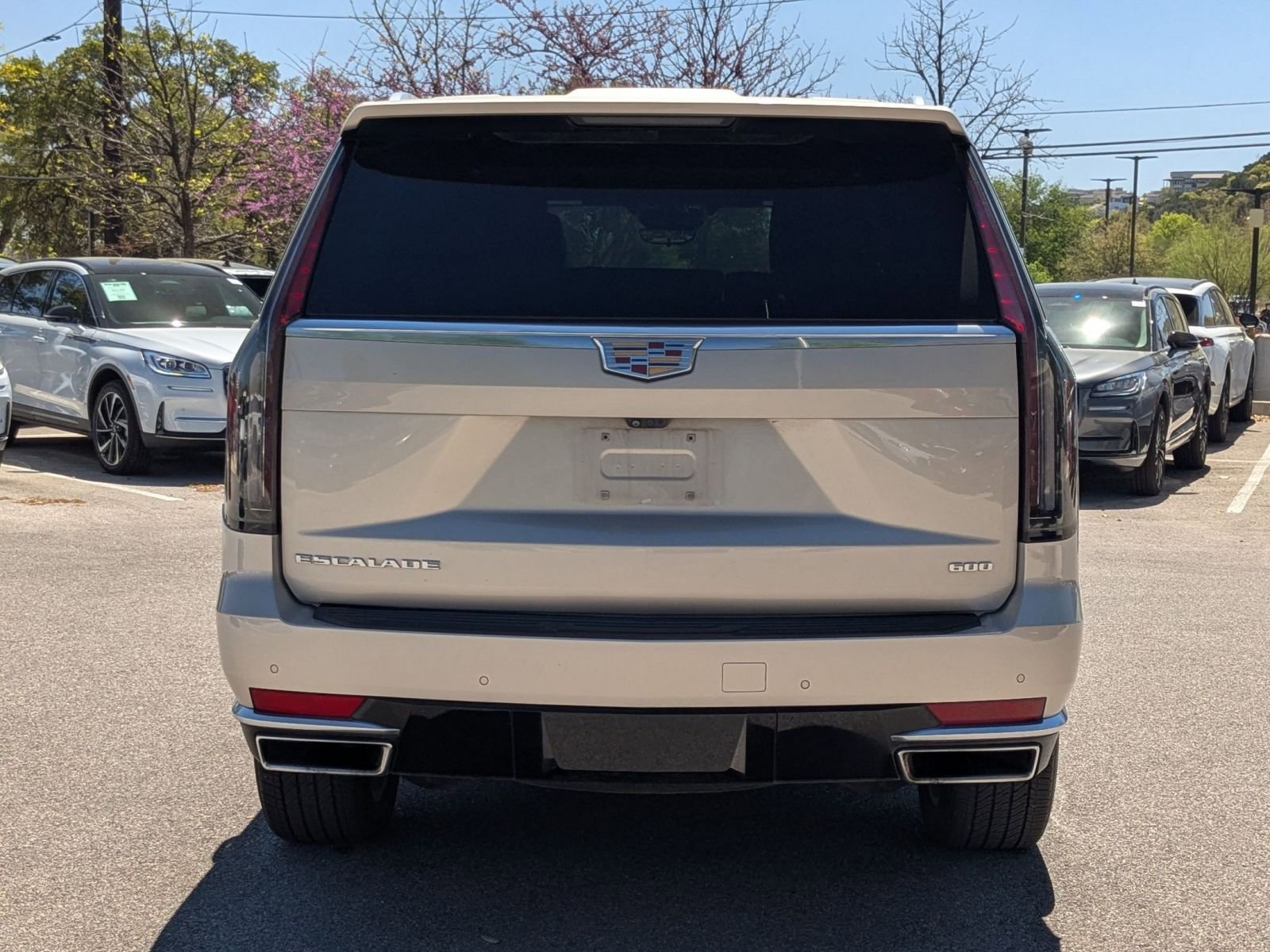 Used 2023 Cadillac Escalade Premium Luxury image 4