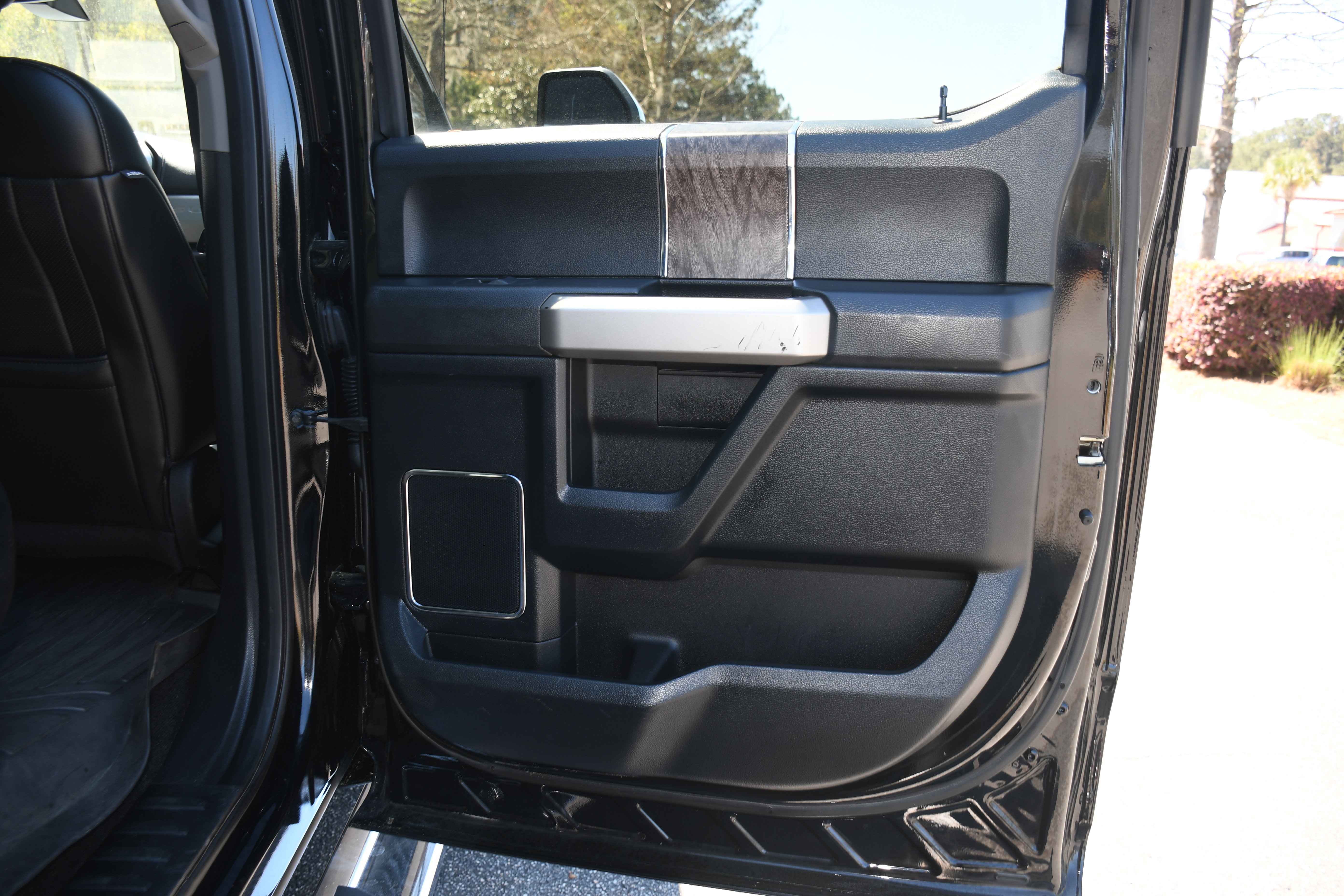 Used 2018 Ford F350 Lariat w/ Lariat Ultimate Package AWD/4WD image 21