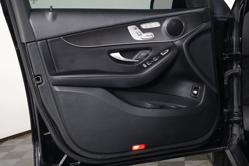 Used 2020 Mercedes-Benz GLC 300 4MATIC image 12