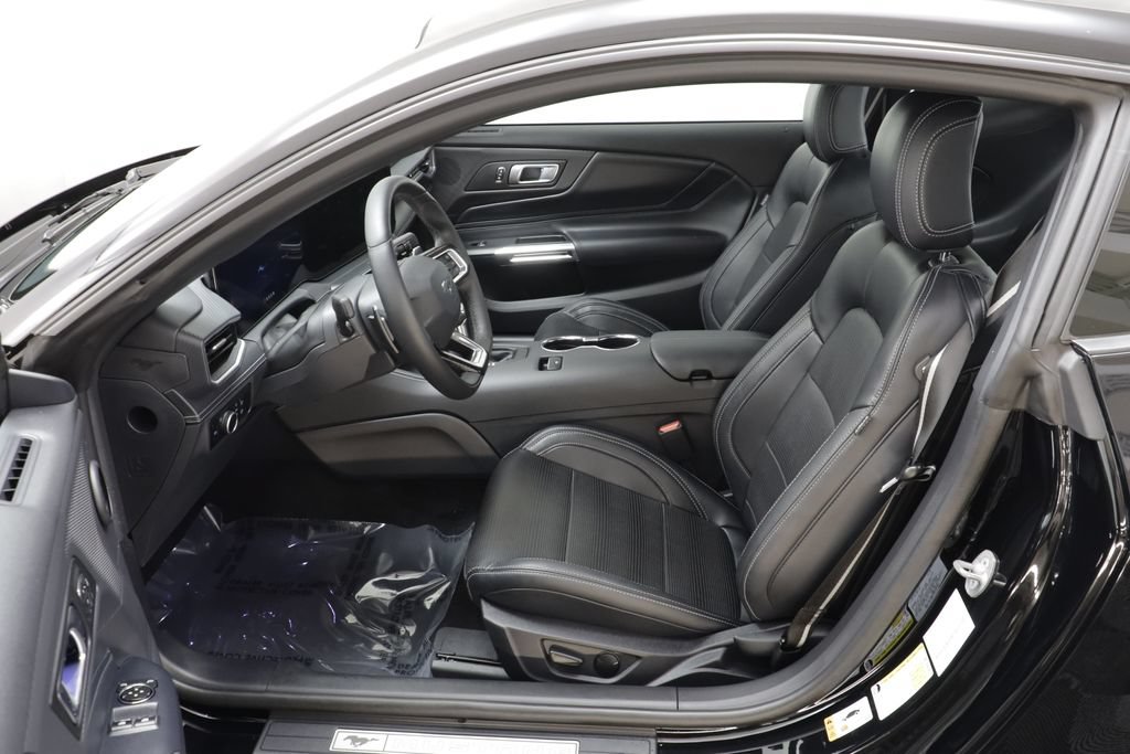 Used 2025 Ford Mustang GT Premium RWD image 6