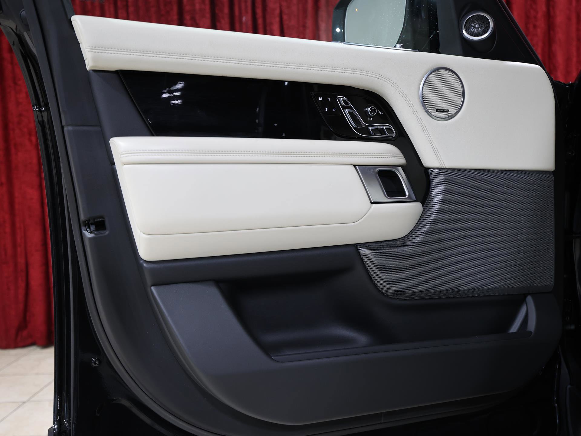 Used 2020 Land Rover Range Rover HSE AWD/4WD image 11