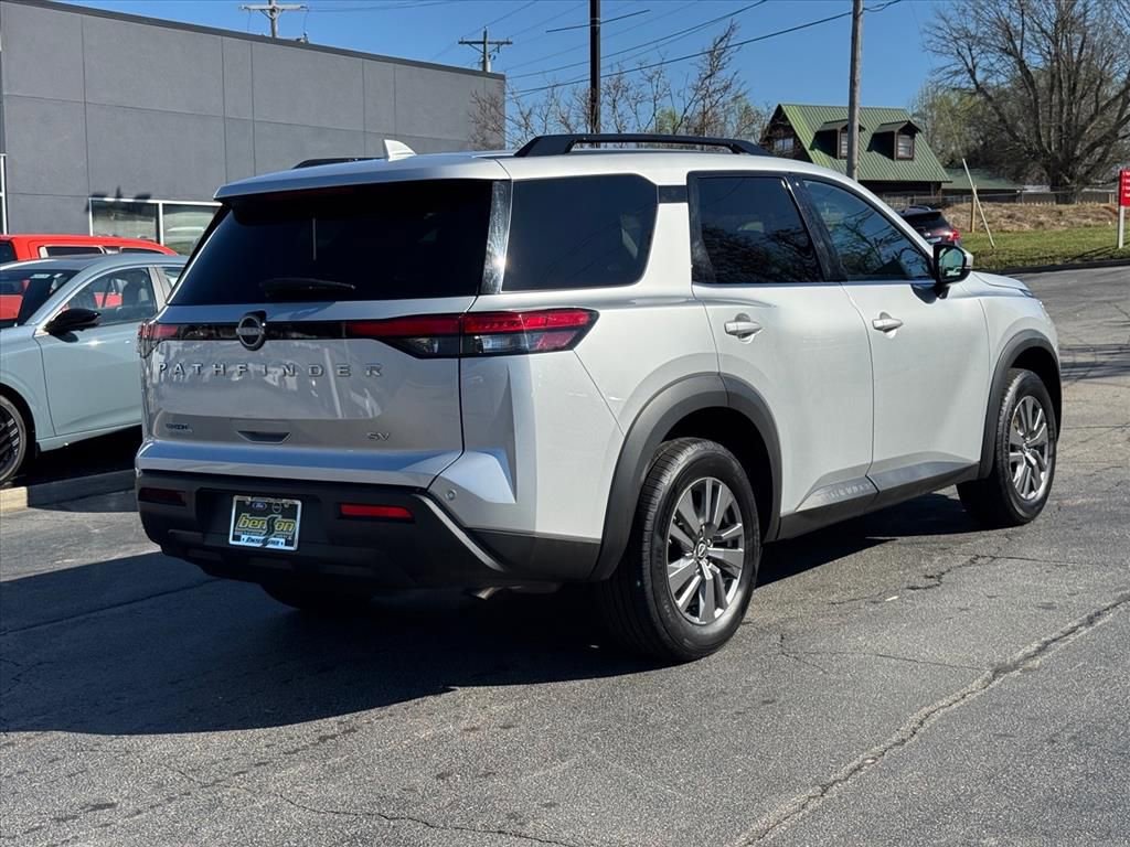 Certified 2024 Nissan Pathfinder SV image 3