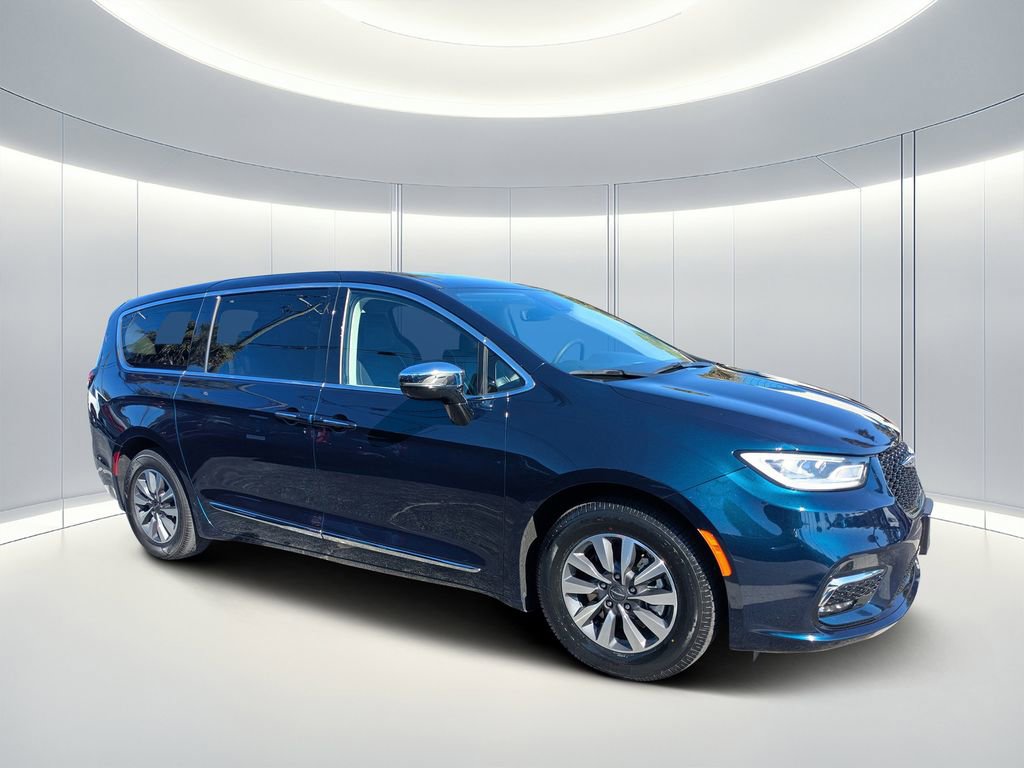 Used 2023 Chrysler Pacifica Limited