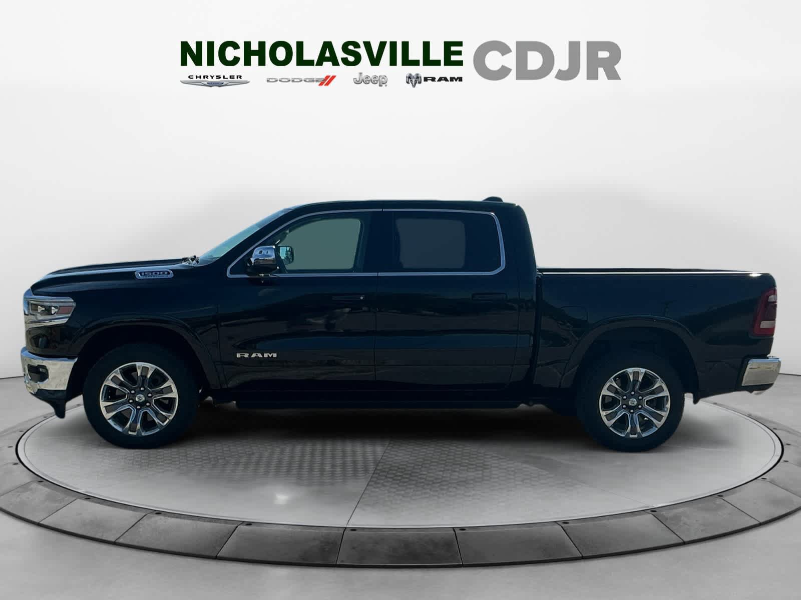 Used 2024 RAM 1500 Limited AWD/4WD image 2