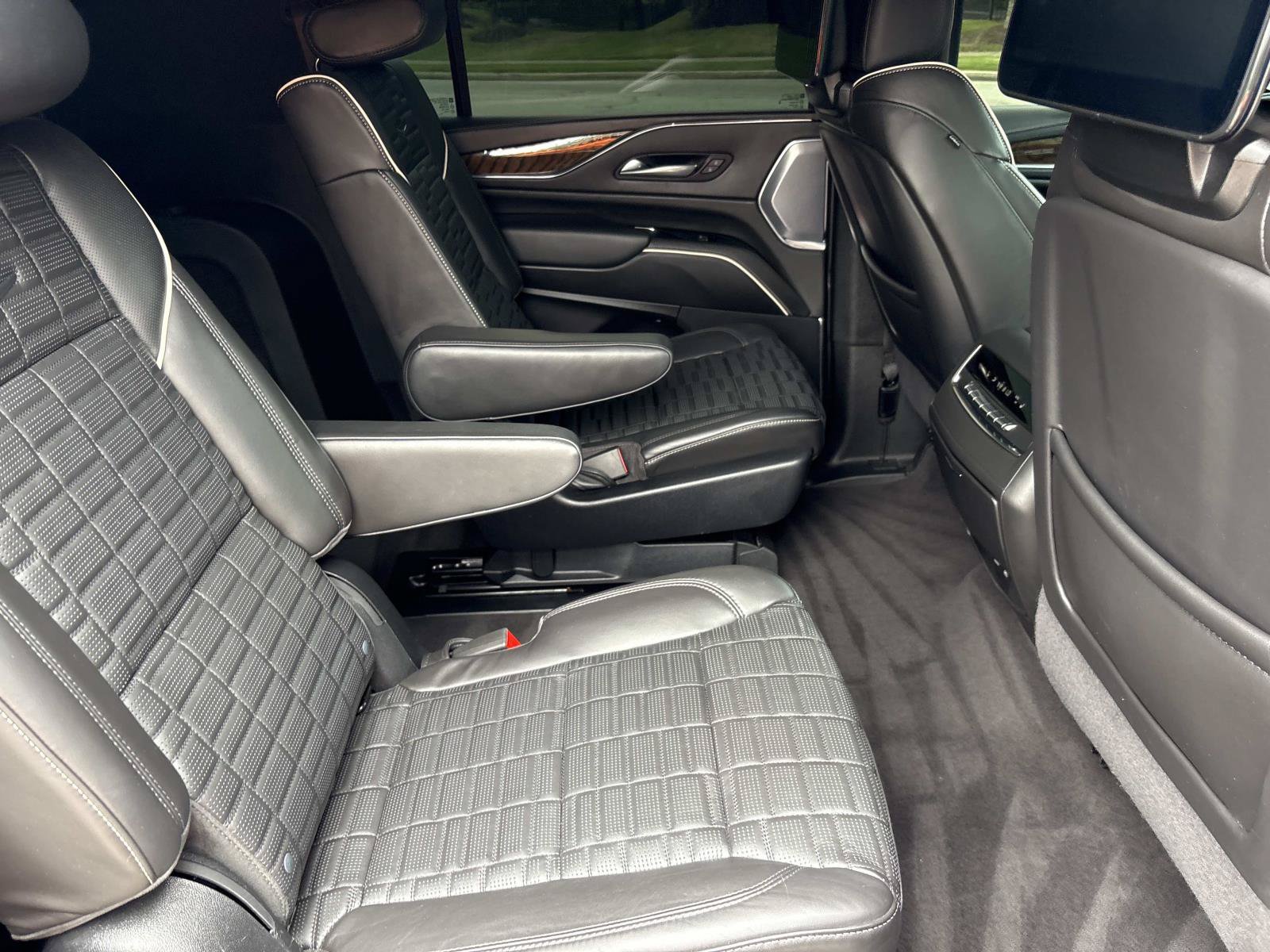 Used 2024 Cadillac Escalade ESV Sport Platinum w/ LPO, ONYX Package AWD/4WD image 33