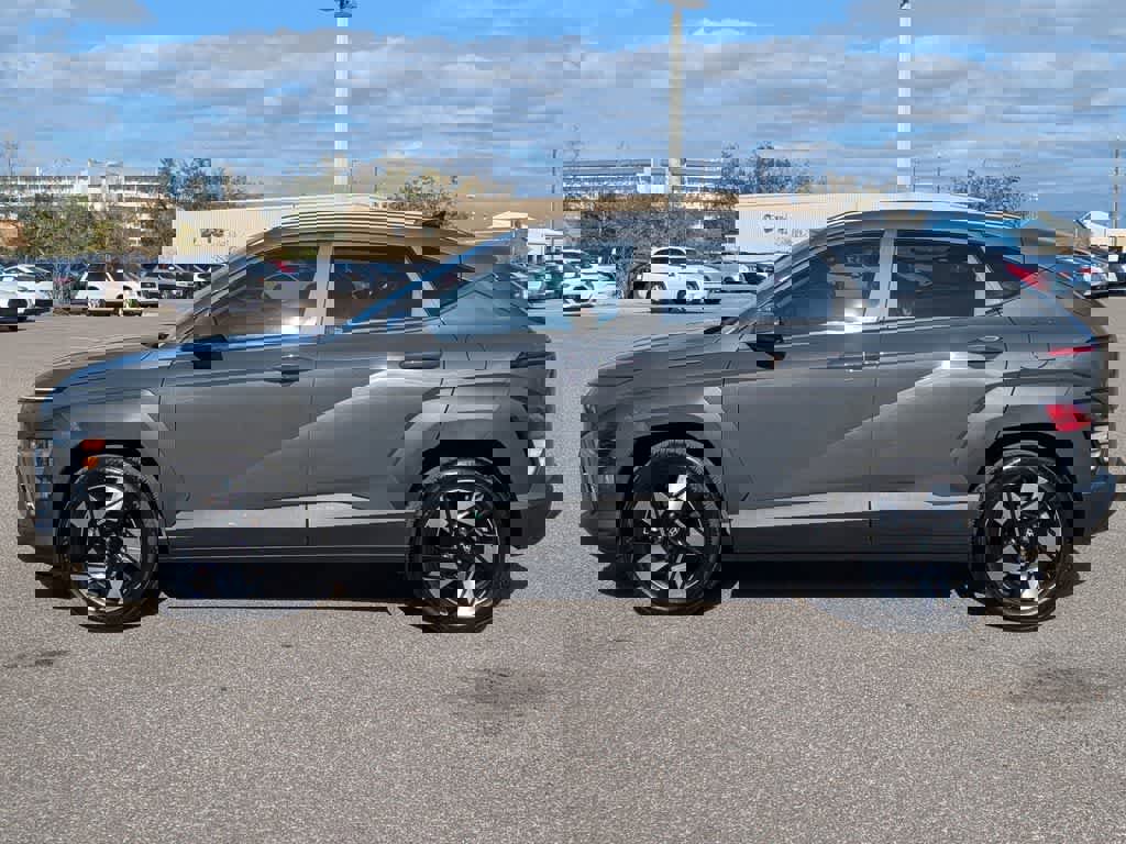 Used 2025 Hyundai Kona SEL image 2