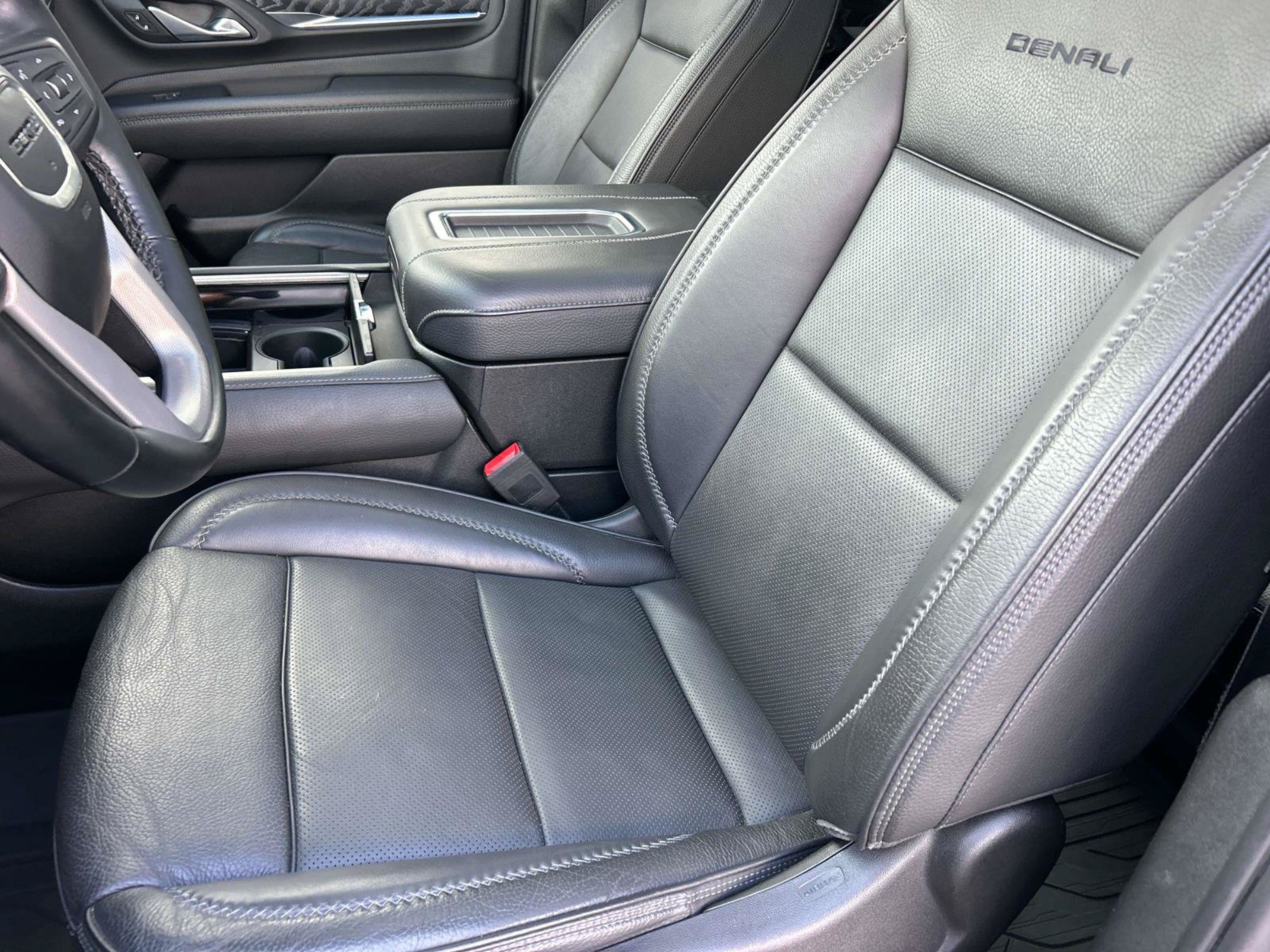 Used 2023 GMC Yukon Denali w/ LPO, Floor Liner Package AWD/4WD image 26