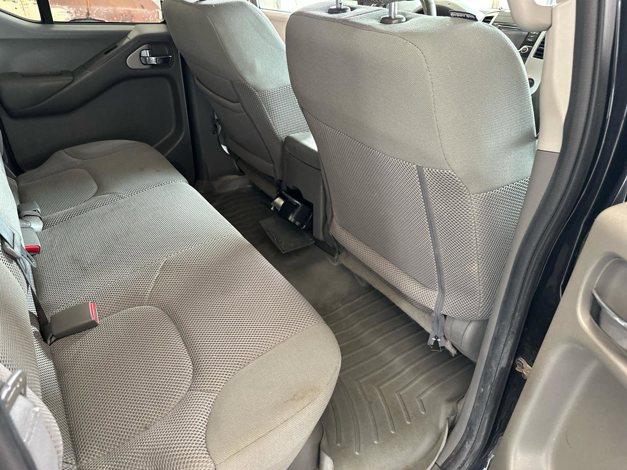 Used 2015 Nissan Frontier SV w/ SV Value Truck Package AWD/4WD image 16