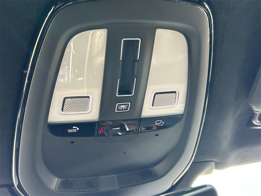 Used 2024 Volvo XC90 B6 Ultimate w/ Lounge Package image 23