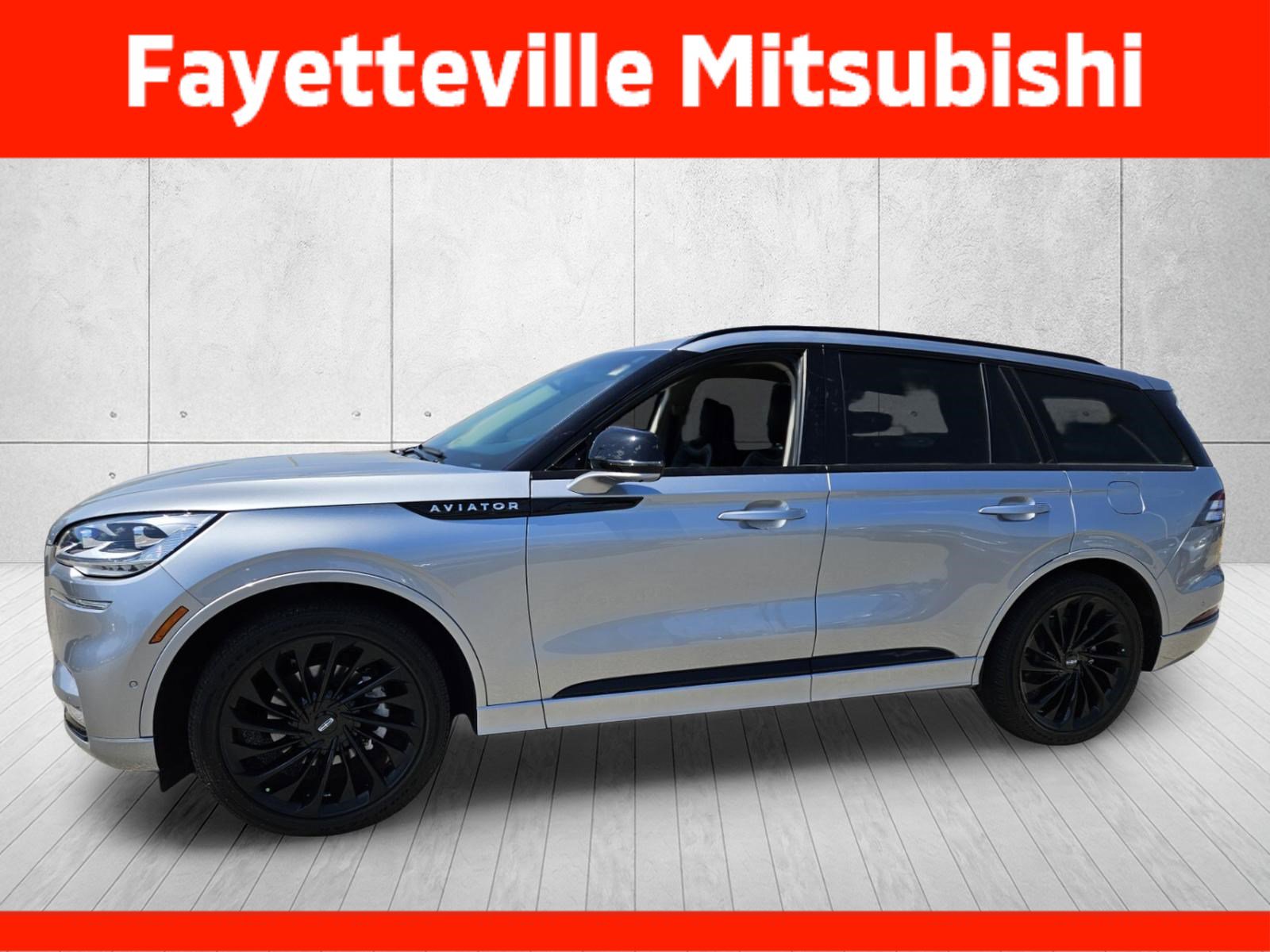 Used 2024 Lincoln Aviator Reserve w/ Equipment Group 201A RWD image 3