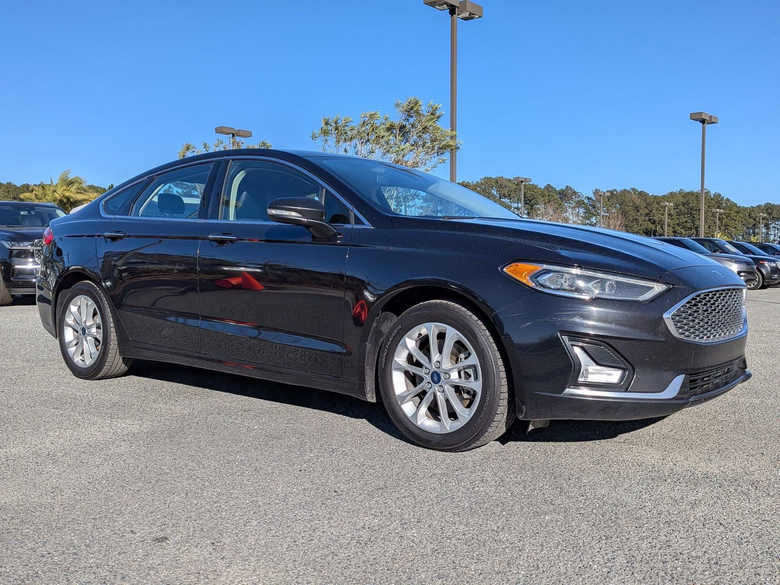 Used 2019 Ford Fusion Energi Titanium image 2