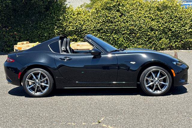 Used 2022 MAZDA MX-5 Miata RF Grand Touring RWD image 2