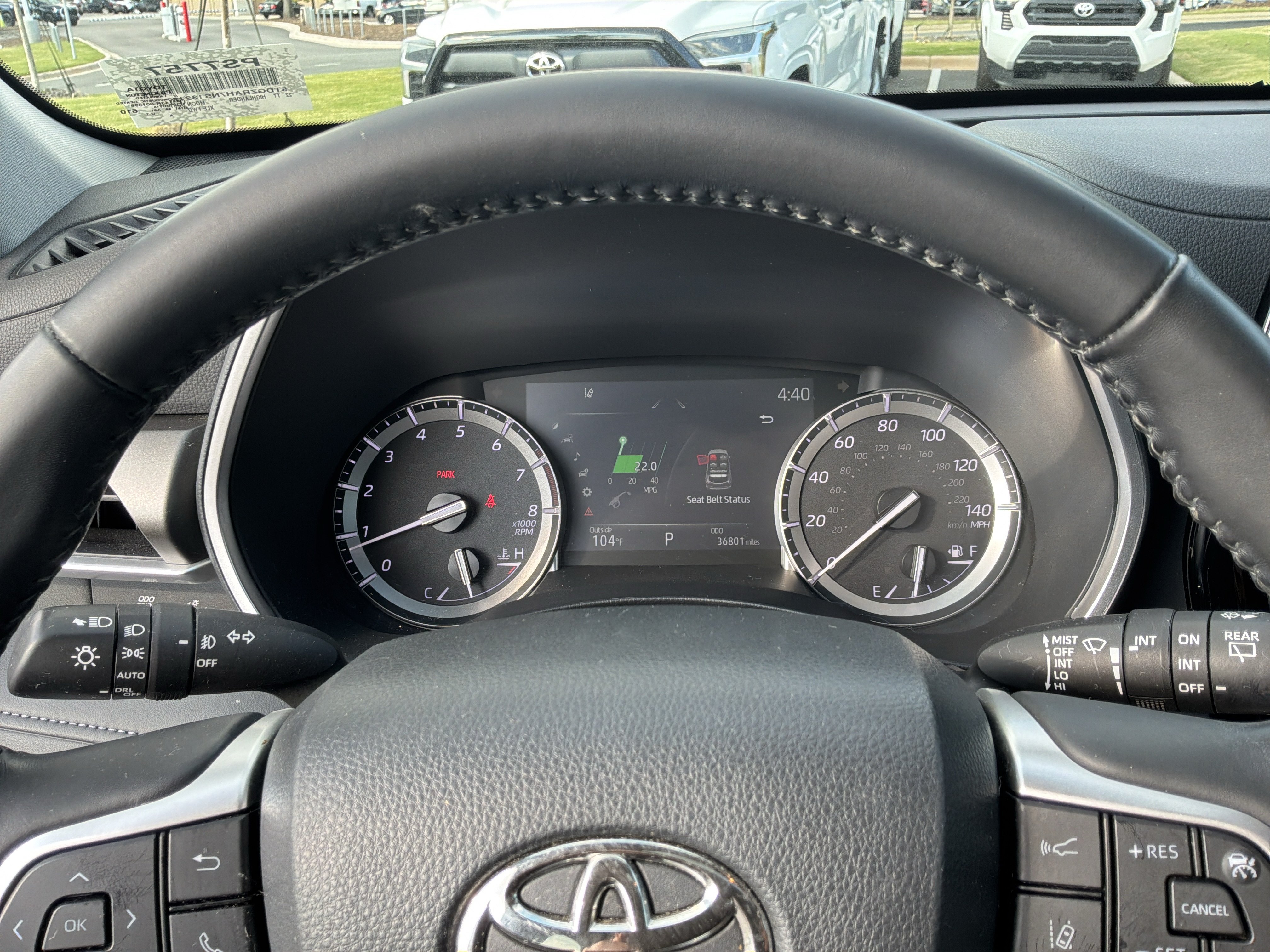 Used 2022 Toyota Highlander XLE FWD image 21