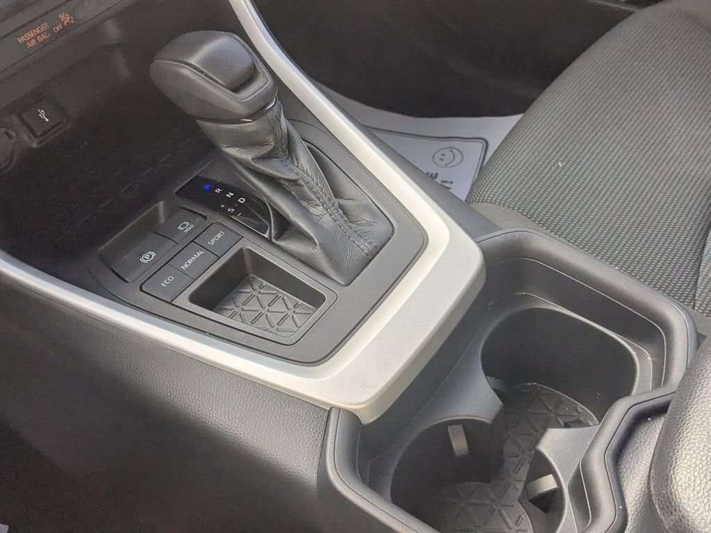 Used 2021 Toyota RAV4 LE image 23