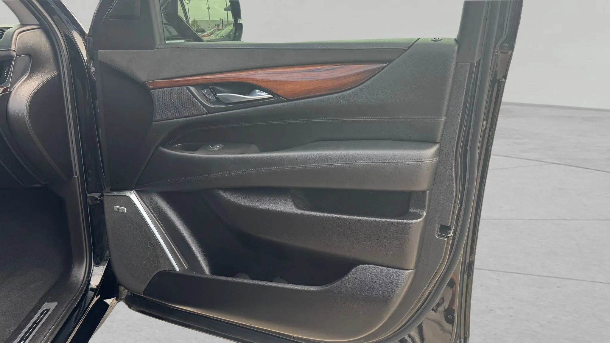 Used 2015 Cadillac Escalade Premium RWD image 27