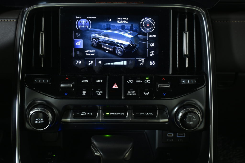 Used 2024 Lexus LX 600 4WD w/ Appearance Package image 23
