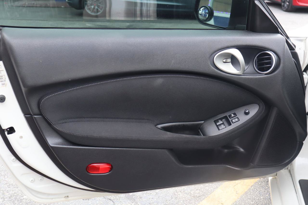Used 2014 Nissan 370Z Coupe w/ Sport Package RWD image 13