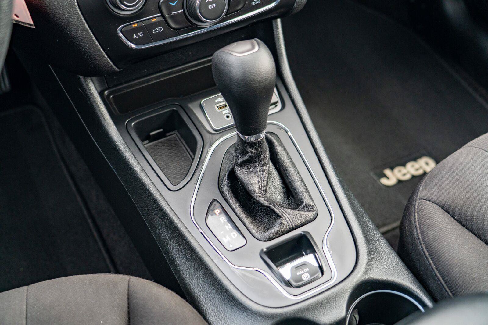 Used 2019 Jeep Cherokee Latitude w/ Popular Appearance Group FWD image 24