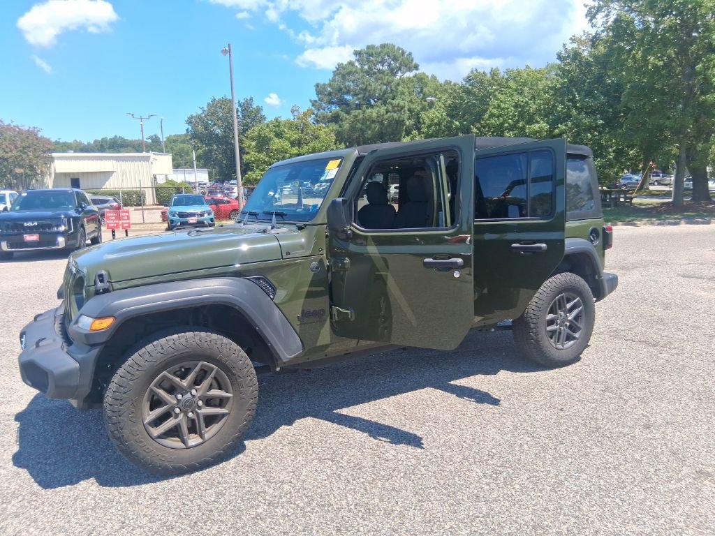 Used 2024 Jeep Wrangler Unlimited Sport AWD/4WD image 15