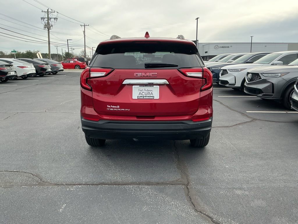 Used 2024 GMC Terrain SLE w/ Driver Convenience Package image 4