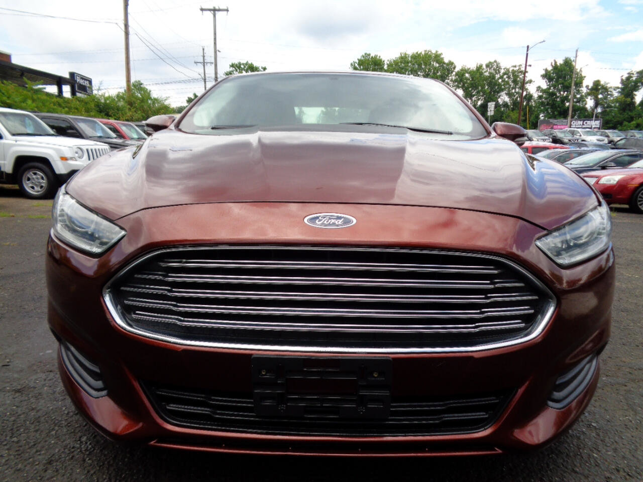 Used 2015 Ford Fusion SE image 2