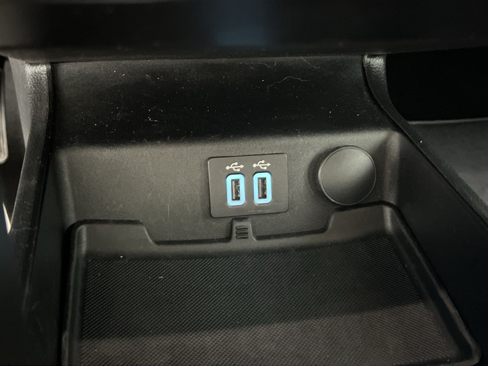 Used 2020 Ford Fusion Energi Titanium FWD image 35