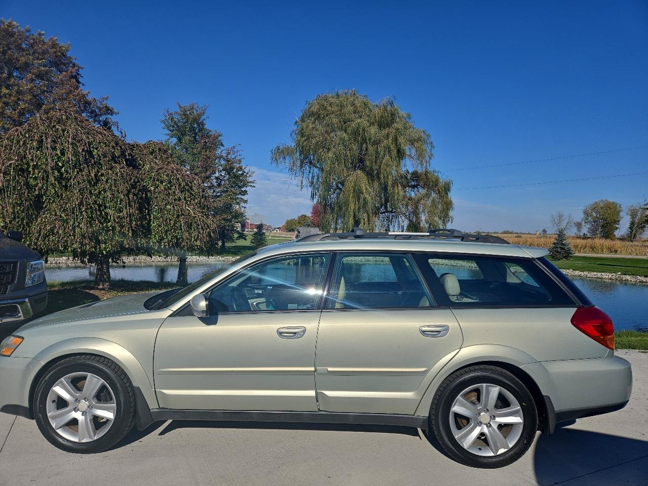 Used 2005 Subaru Outback 2.5XT Limited AWD/4WD image 2