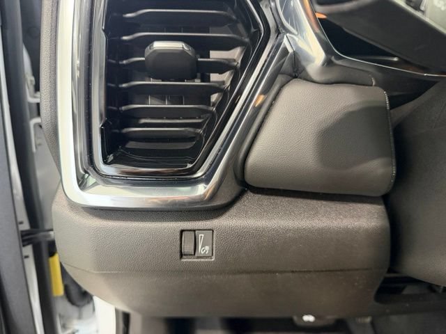 Used 2024 GMC Canyon Elevation RWD image 11