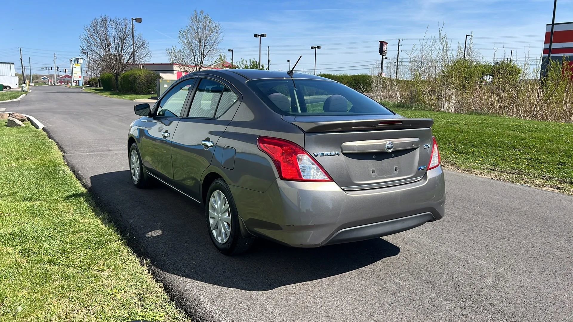 Used 2016 Nissan Versa SV image 7