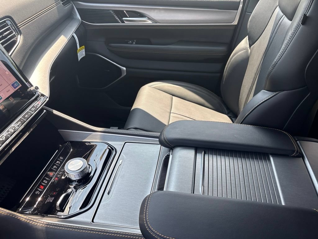 New 2026 Jeep Grand Wagoneer 4WD image 27