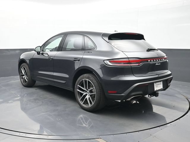 Certified 2025 Porsche Macan AWD/4WD image 3