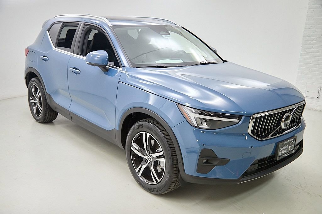 Certified 2023 Volvo XC40 B5 Plus image 4