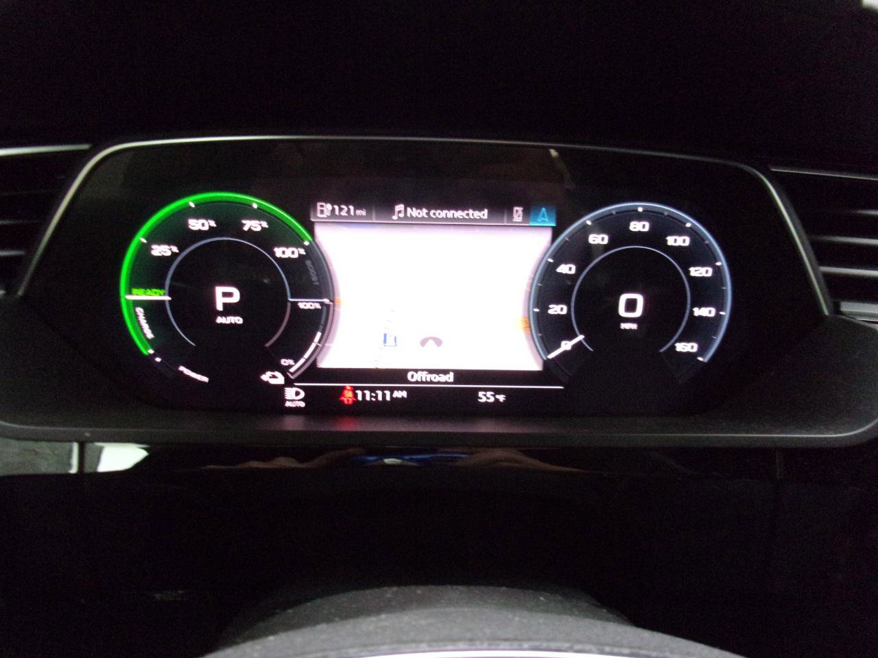 Used 2019 Audi e-tron Prestige w/ Prestige Package AWD/4WD image 24