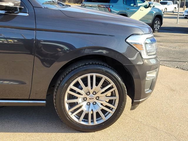 Used 2022 Ford Expedition Limited image 8